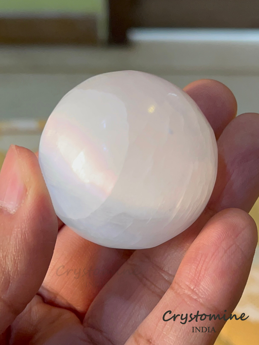Selenite \ Sphere \ 1.5 inch \ 92 gm \ SALS1